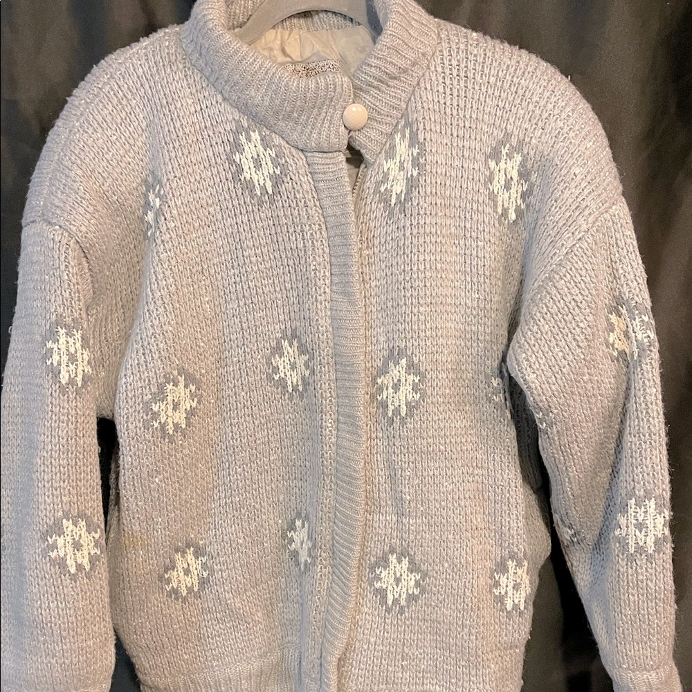 Heavy knit vintage sweater/cardigan